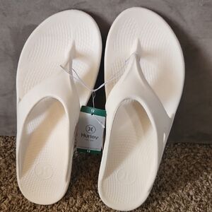 New With Tags Hurley Men's Injection Flip-Flop Size 12 Cream -